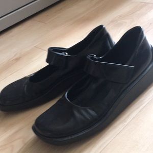 prada mary janes 7-7.5 black 37-37 1/2